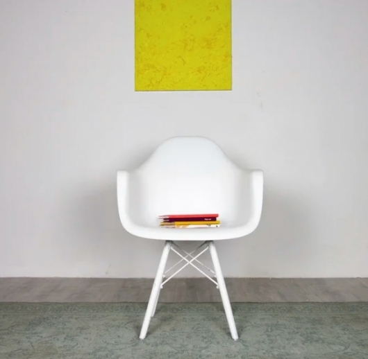 Стул Eames Basic White белого цвета в аренду