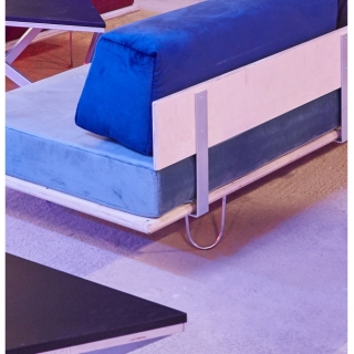 Трехместный диван California Black черного цвета в аренду